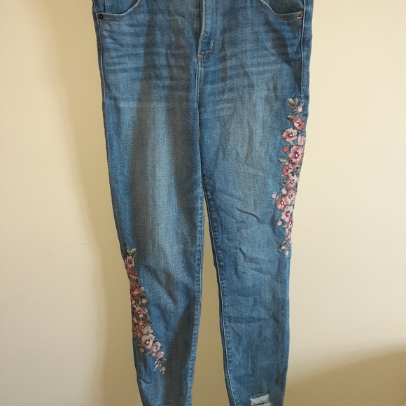 A&F High Rise Skinny Floral Embroidered - Picture 8 of 8
